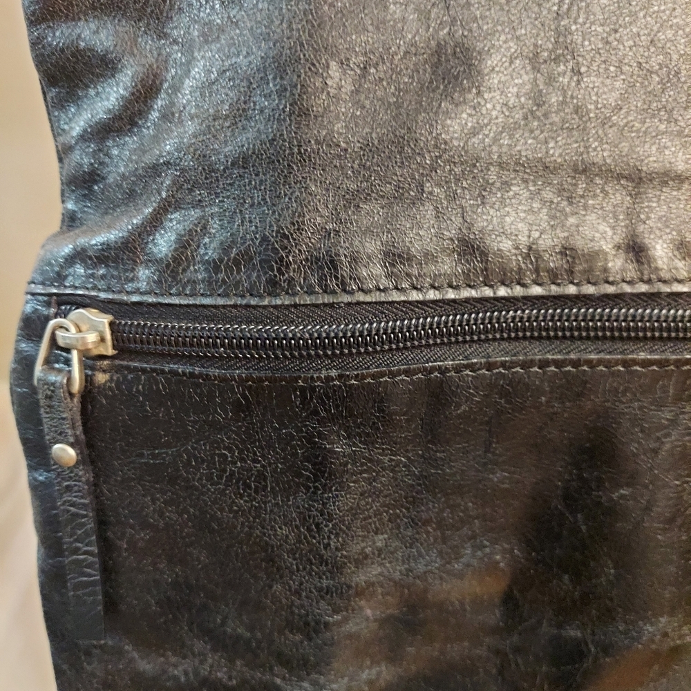 GARNET HILL Leather Fold Over Arm/Crossbody Bag - Picture 3 of 15